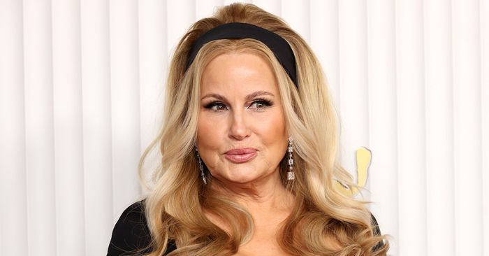 Jennifer Coolidge’s “’60s Bardot” Hair Is Everything—Here’s How to Generate It