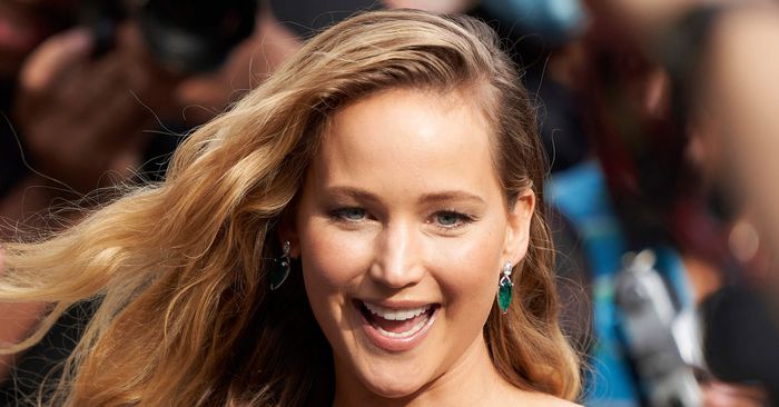 Jennifer Lawrence Wore the Purse Trend Replacing Mini Baggage