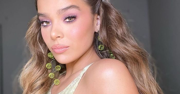 Hailee Steinfeld Shares Her 5-Moment Makeup Plan